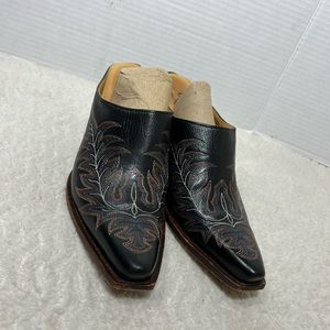 Charlie 1 Horse by Lucchese Women’s 6.5B Western Embroidered Black Leather Mules